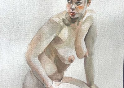 Acquarello di nudo femminile seduta sulle ginocchia