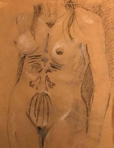 Mezzobusto di giovane ragazza nuda con tatuaggi