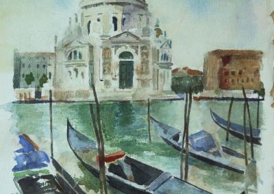 La chiesa veneziana di Santa Maria della Salute, dal molo di fronte vista, con gondole in primo piano
