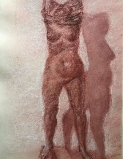 Nudo di donna che si sveste