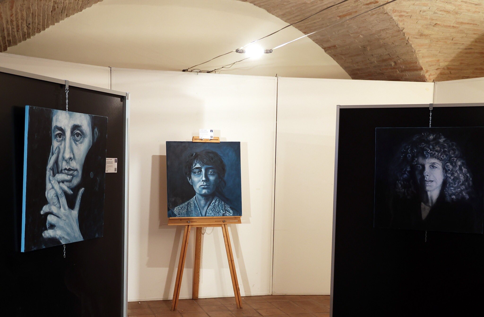 L'artista Salvatore Ramaglia con Francesca Carli-Assessore alla Cultura di Loreto all'inaugurazione della mostra "Ritratti di donne artiste"